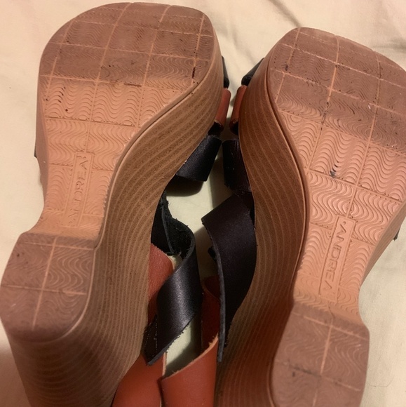 Platform - Picture 3 of 5